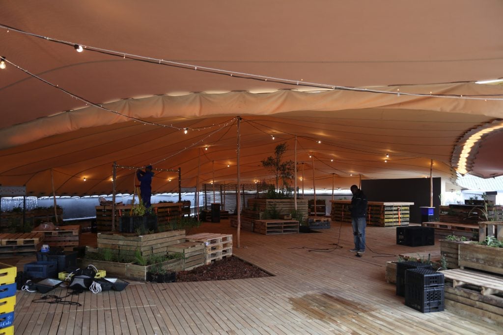 Night-club-stretch-tent-with-gutter